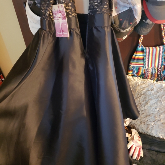 Dress - Picture 2 of 3